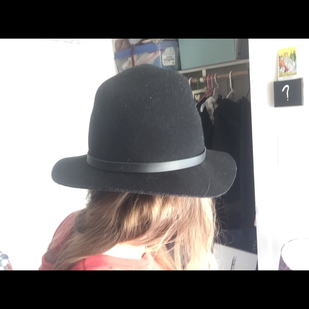 Black hat from PacSun never worn!